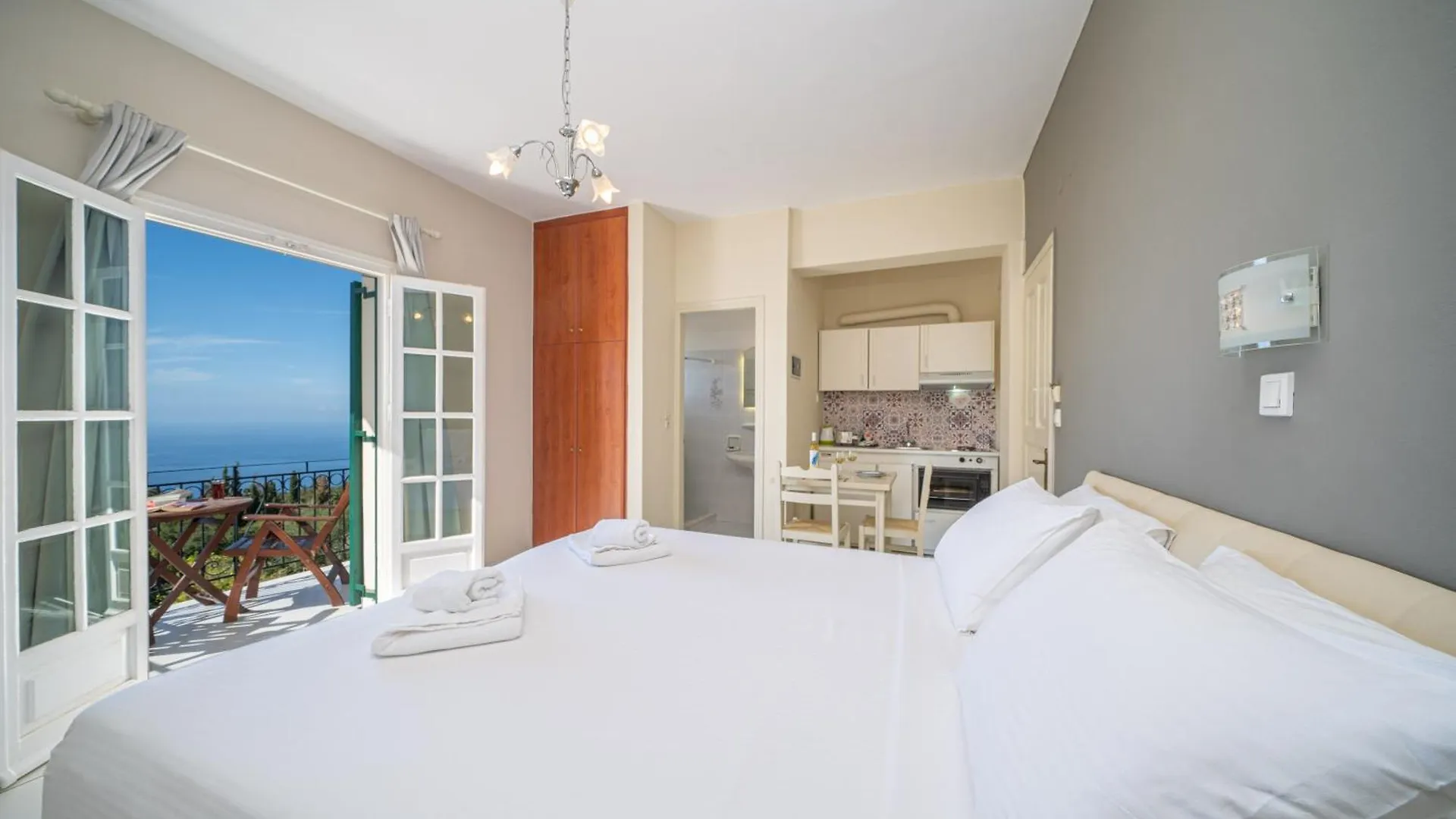 Panoramic Sunset Apartment Kothreas